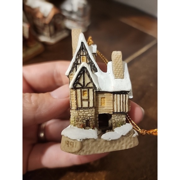 Lot David Winter Cottages Christmas Ornaments Tudor Fairytale Freds Castle - Picture 11 of 13